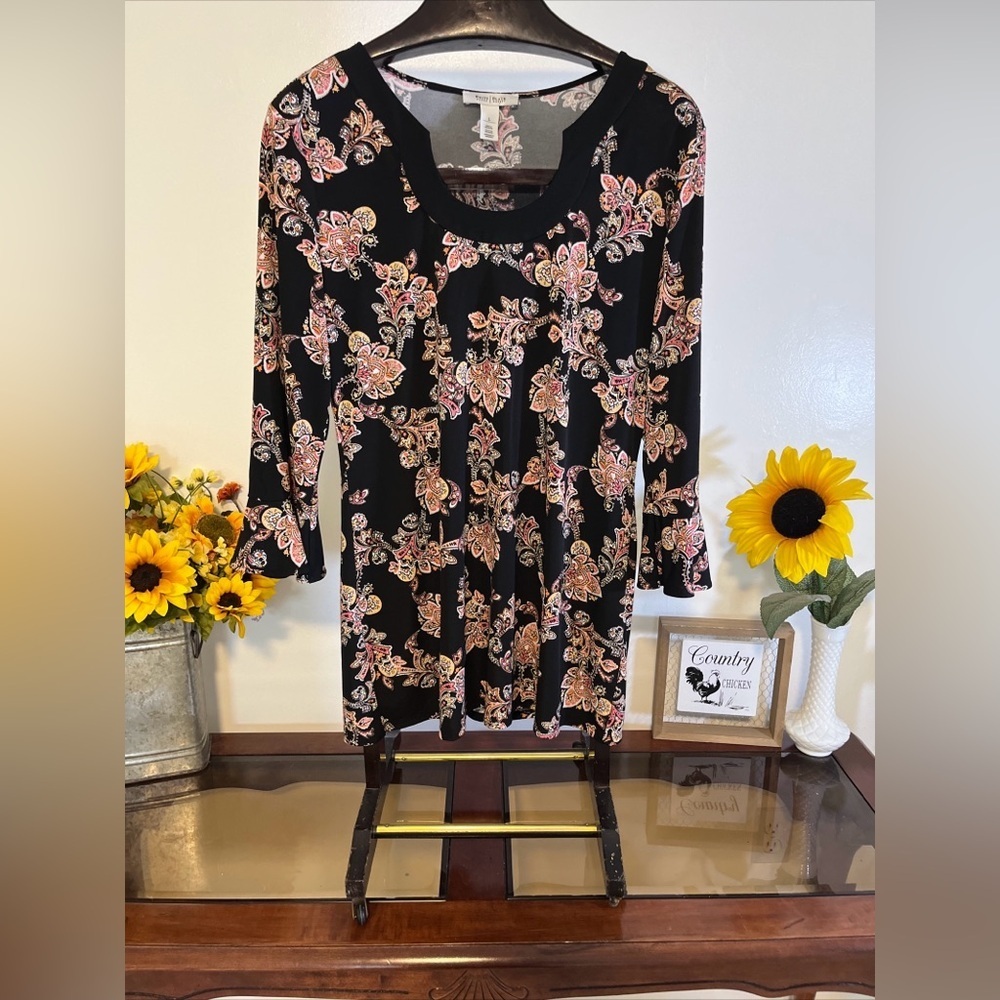 White House black market women’s size large long sleeve paisley tunic